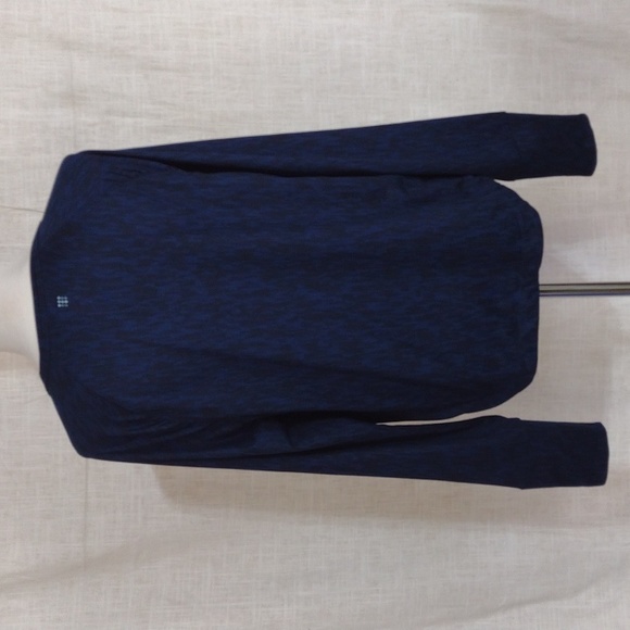 Title 9 long-sleeved shirttail hem athletic tee - Picture 5 of 8